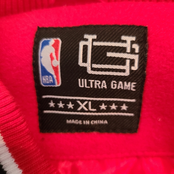 Chicago Bulls Red and White Varsity Jacket - Picture 9 of 11